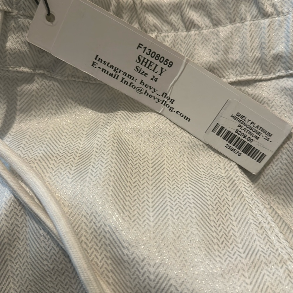 Size 24 Shelly Platinum herringbone Bevy Flog. NWT